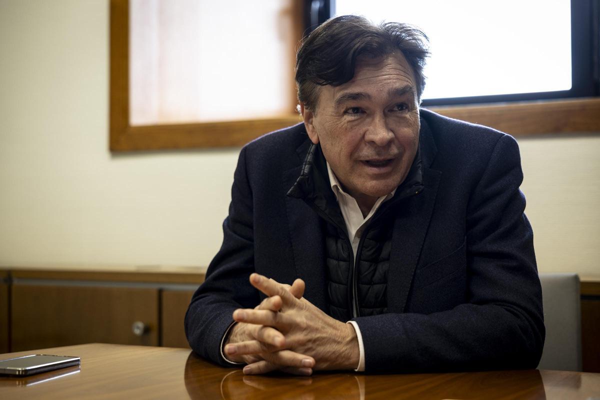 Tomás Guitarte, en un momento de la entrevista, en su despacho.