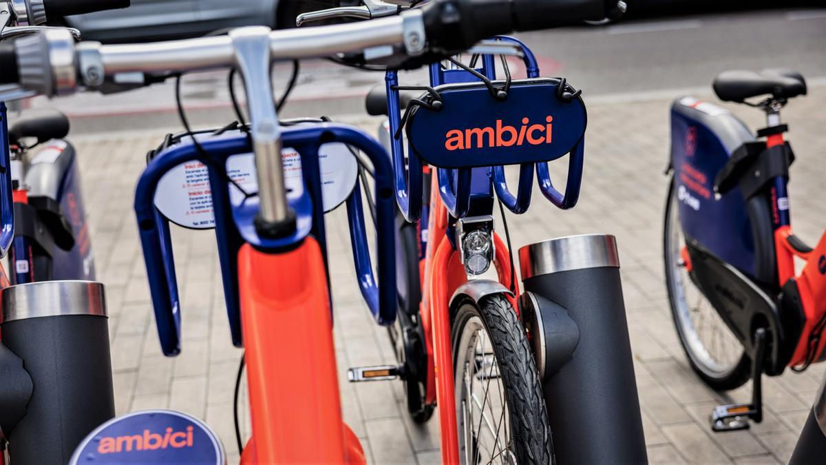 Una estación del 'AMBici', el servicio de bicicleta compartida del Àrea Metropolitana de Barcelona, en Sant Joan Despí.