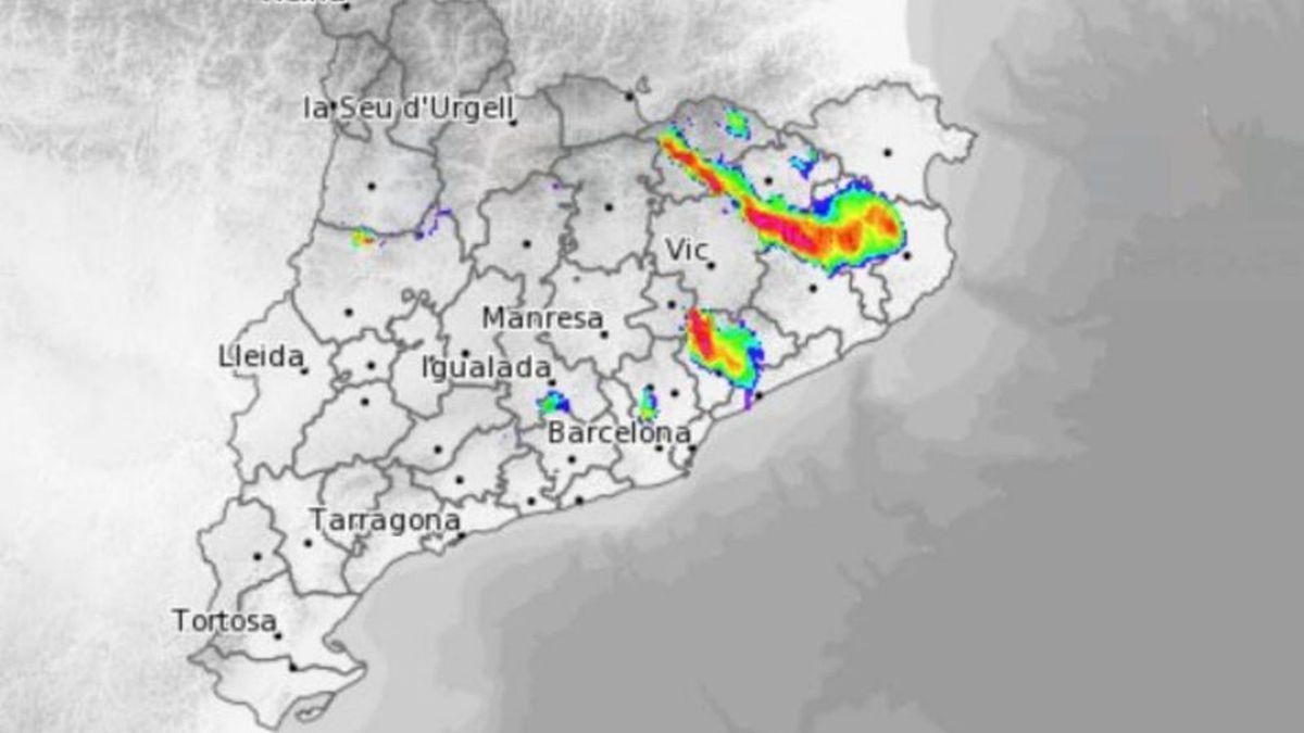El radar del Meteocat mostra el nucli de tempestes a Girona.