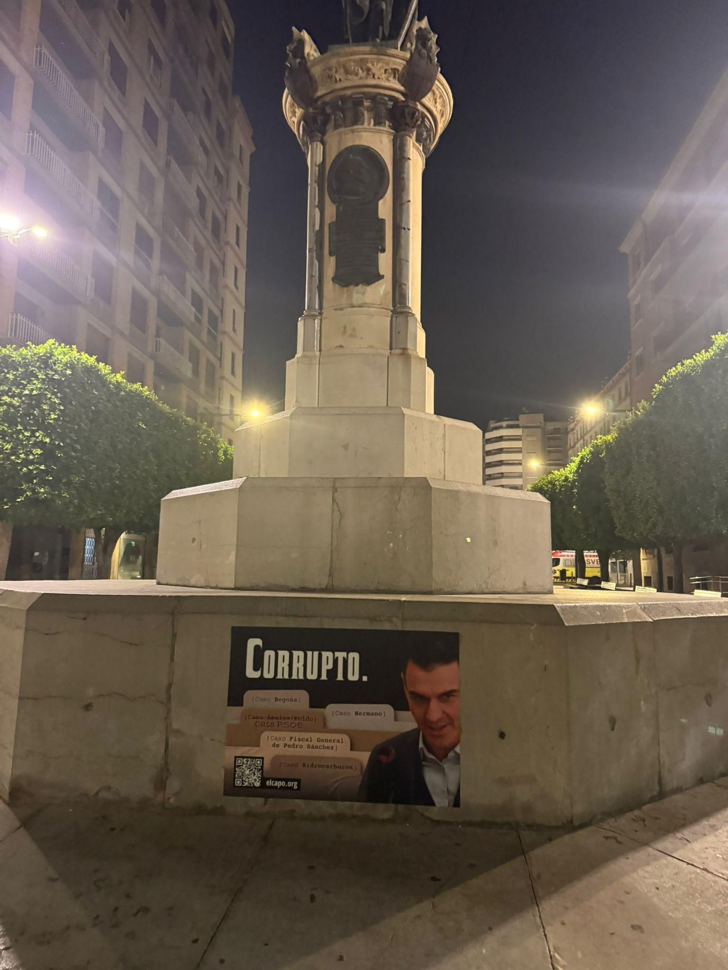 Galería de fotos: Castellón amanece plagada de pancartas en las que se señala a Pedro Sánchez como "corrupto"