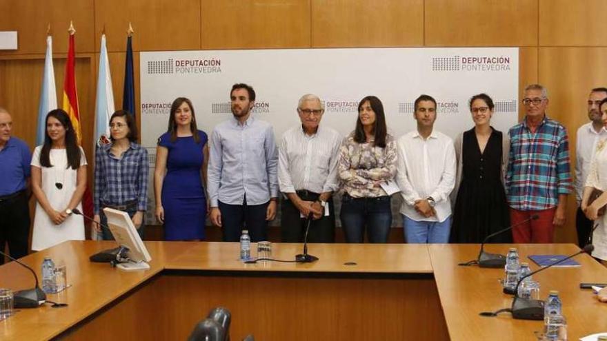 Los jóvenes premiados, en el acto de ayer. // G. Santos