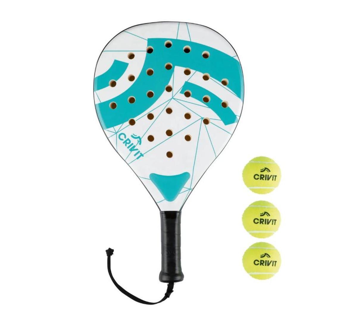 Pala de pádel con 3 pelotas.