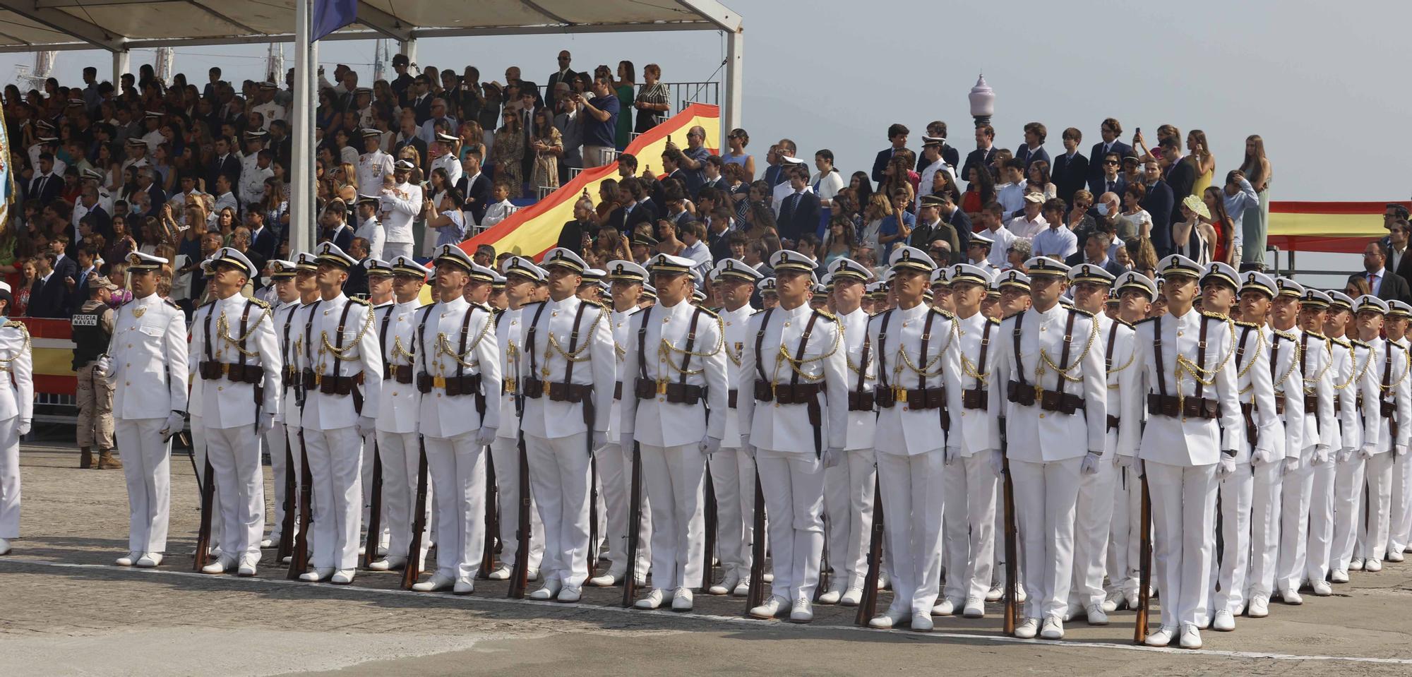 Jura de bandera y entrega de los Reales Despachos en la Escuela Naval de Marín