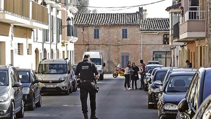 Cerco policial en el edificio okupado de la calle Masnou de Consell donde supuestamente se atrincheró un ladrón.