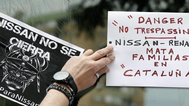 Carteles de protesta en la planta de la Zona Franca.