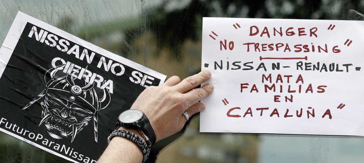 Carteles de protesta en la planta de la Zona Franca.