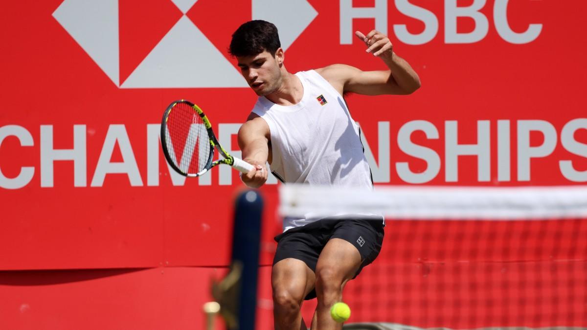 Carlos Alcaraz, durante el entrenamiento previo a su debut en Queen's