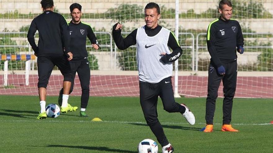 Espinho, con peto blanco, durante uno de los últimos entrenamientos en Málaga.