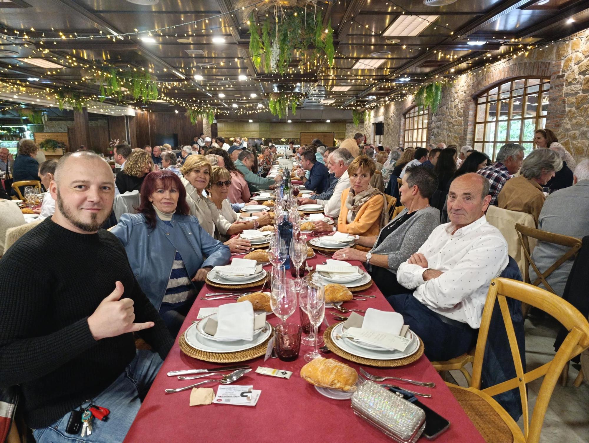Emotivo y multitudinario homenaje a los sanitarios de Villabona