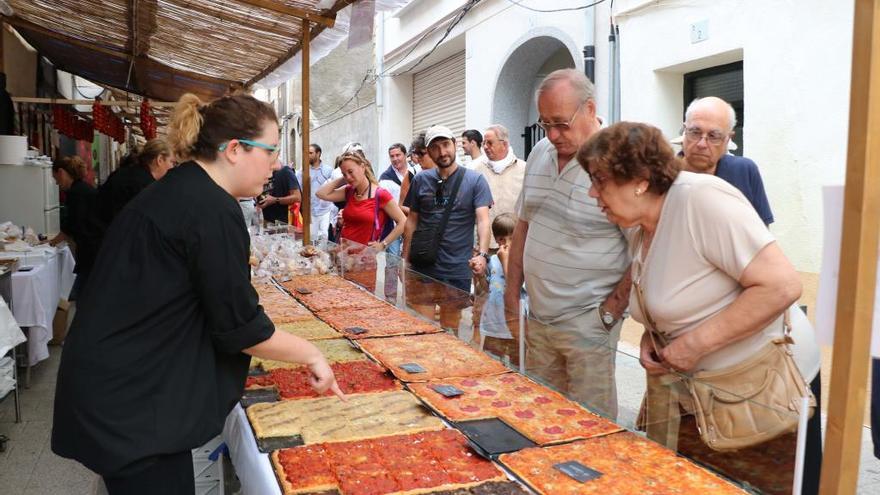 Alcalà cierra otra exitosa edición de su fira dedicada a la «tomata de penjar»