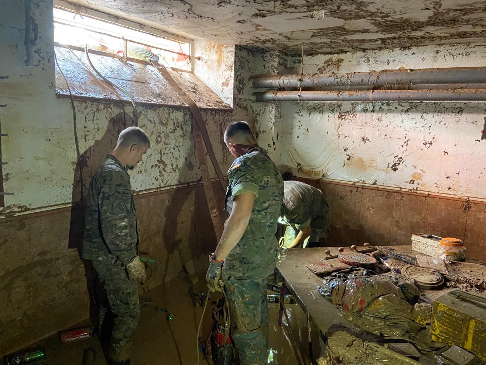 Militares de la BRIX siguen trabajando en la zona cero de la DANA