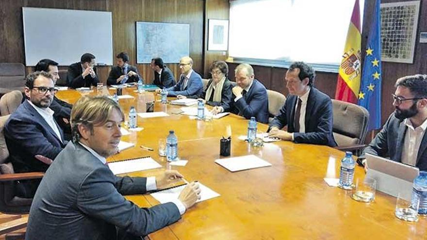 Reunión de ayer el conseller Pons y el director general Joan Groisard con el secretario de Estado de Energía, Daniel Dávila.