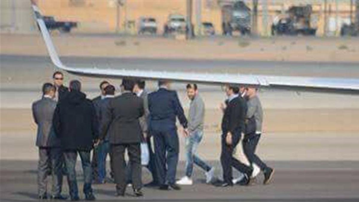 Leo, a su llegada al aeropuerto de El Cairo