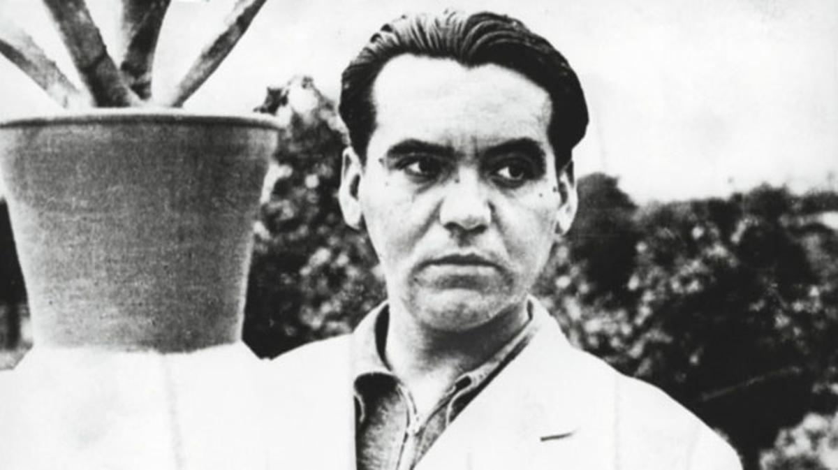 Es troba la fossa on podrien haver enterrat el poeta Federico García Lorca juntament amb tres afusellats. 