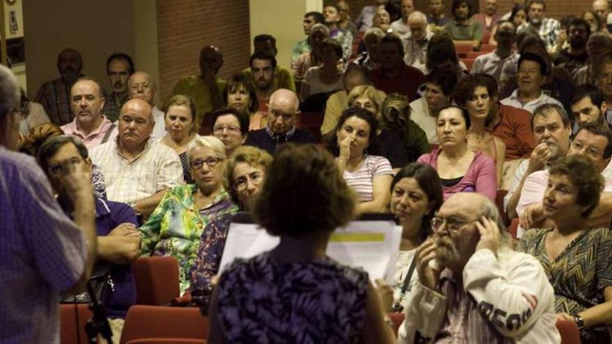 Asamblea, ayer, del círculo de Podemos en Gijón.