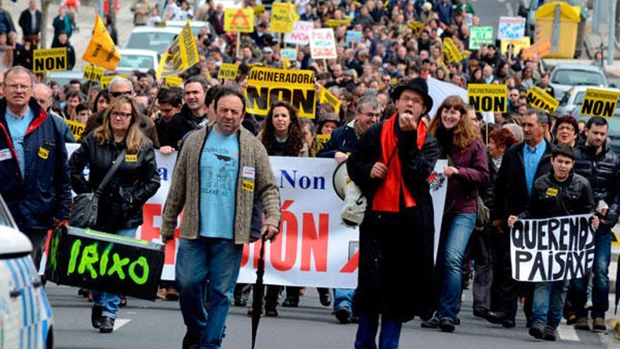 Centenares de manifestantes en Lalín por la incineradora en O Irixo