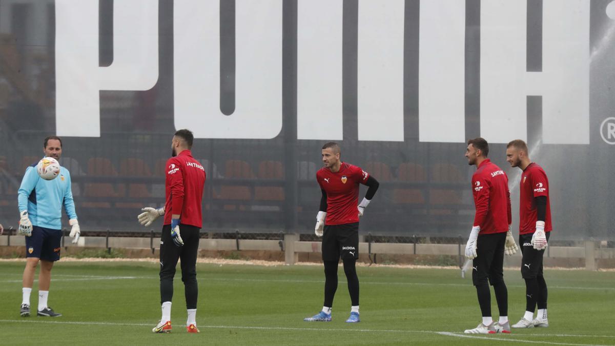 Los cuatro porteros en un entrenamiento