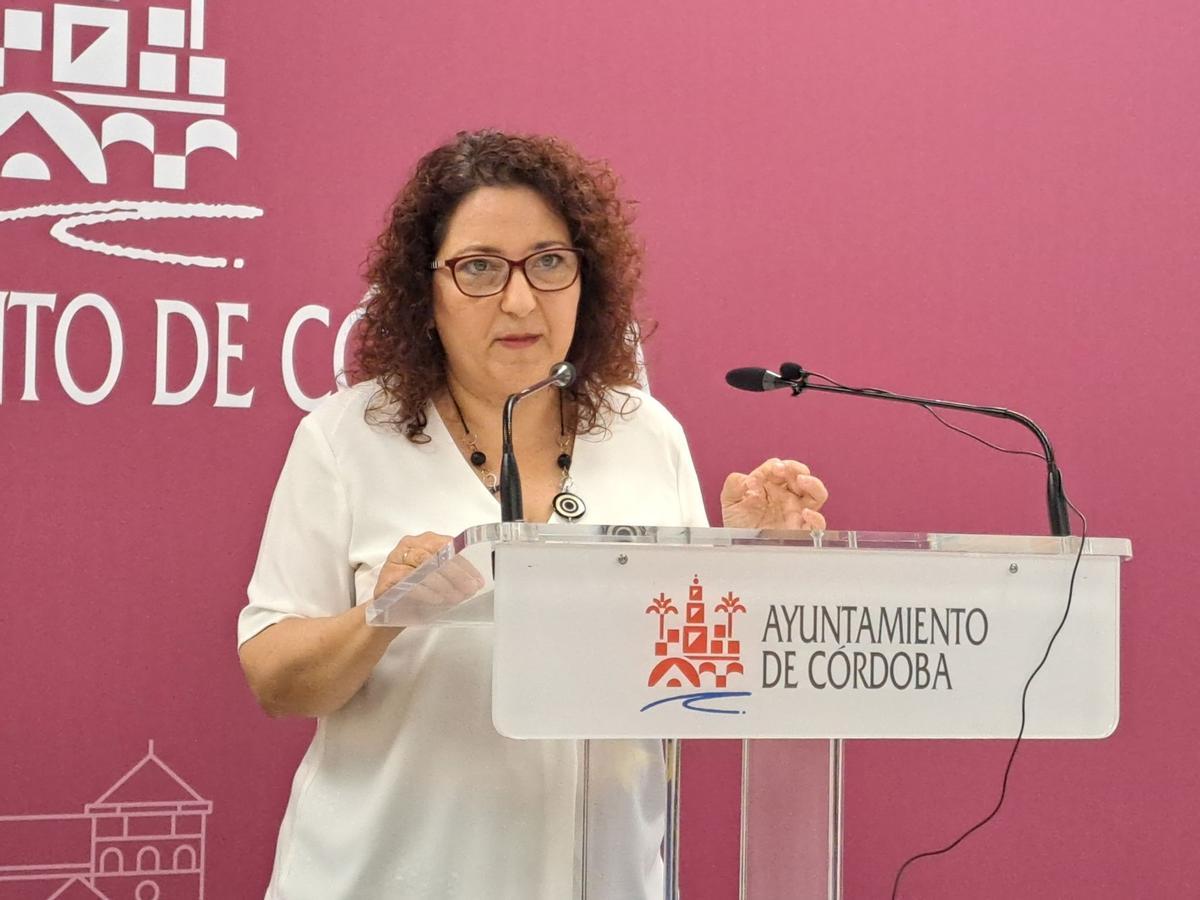 La concejala del PSOE Alicia Moya, hoy en su comparecencia ante los medios.