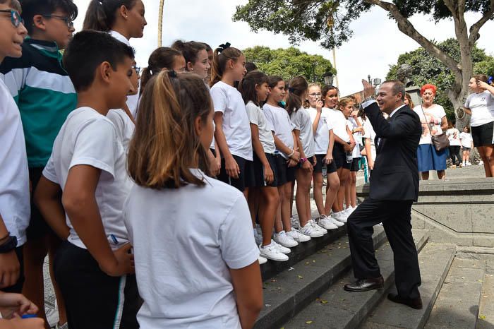 Entrega de Honores y distinciones por el día de ...