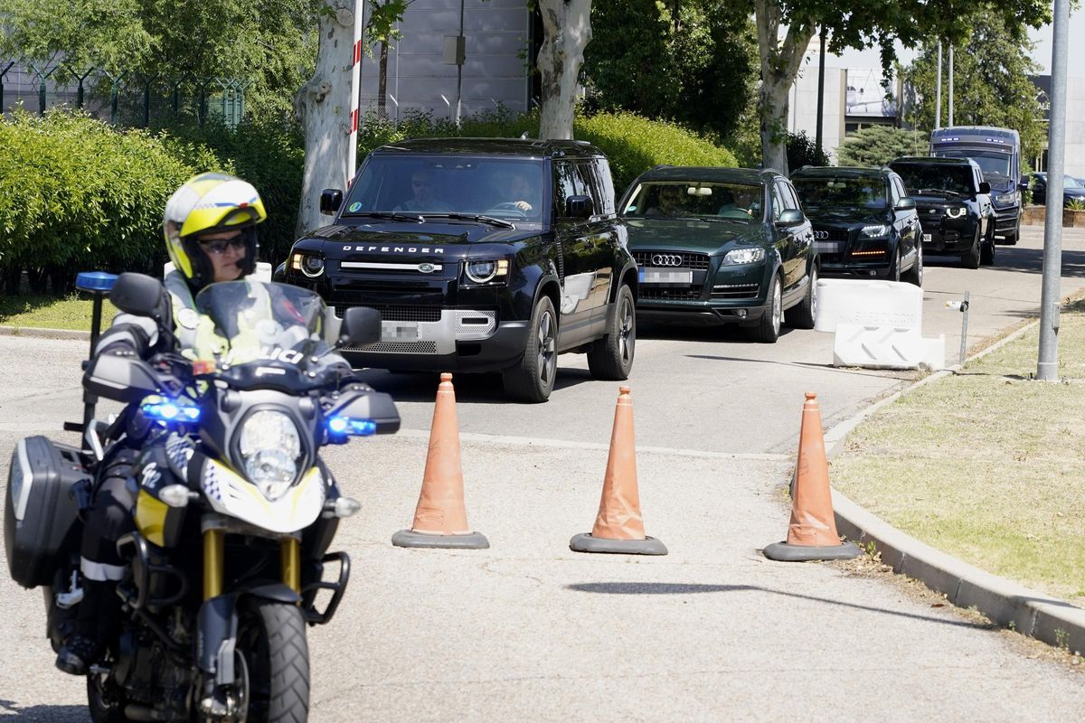 Taylor Swift, con máxima seguridad, recorre Madrid antes del concierto en el Santiago Bernabéu