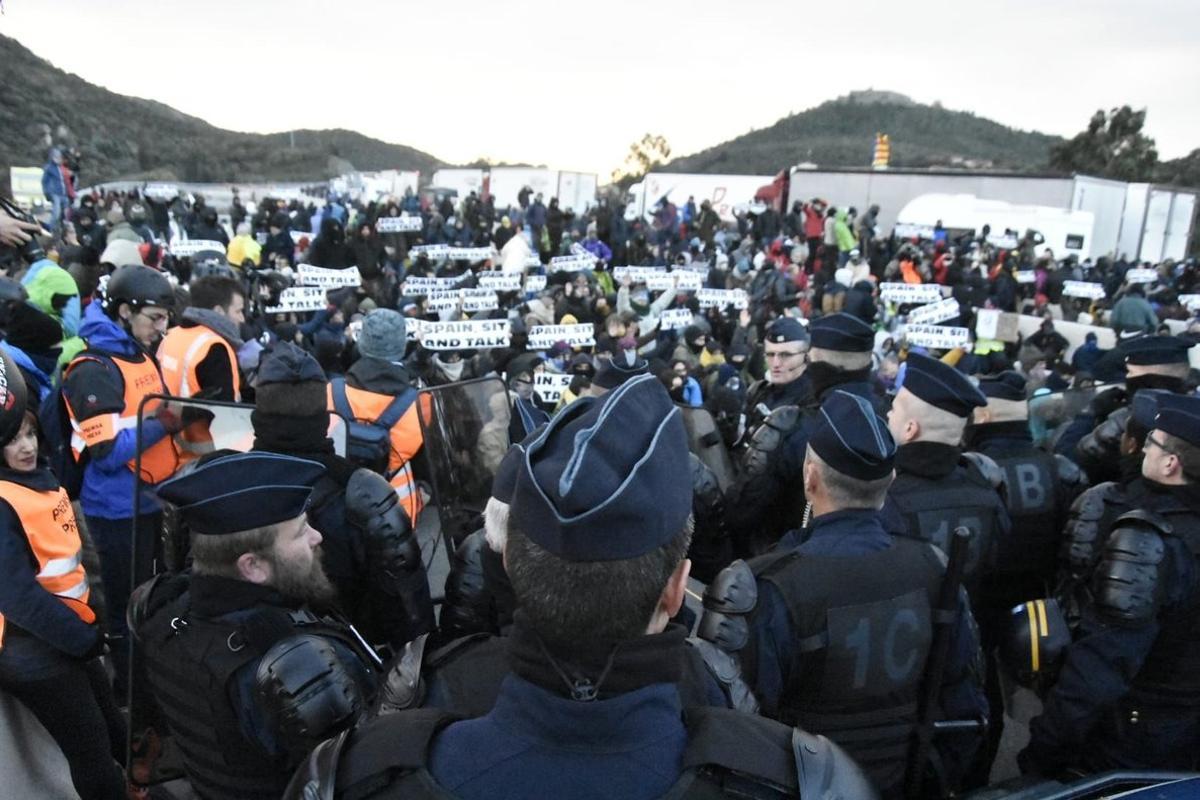 Desalojo de manifestantes en La Jonquera