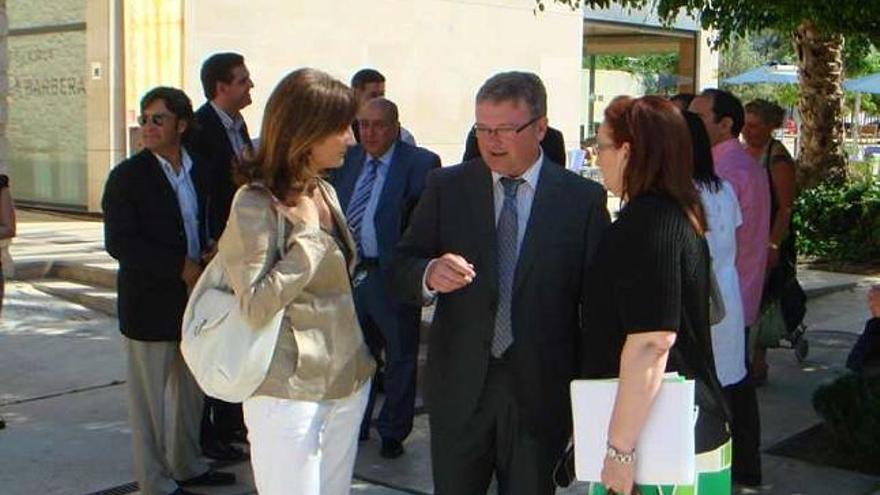 El alcalde vilero, con la secretaria autonómica.