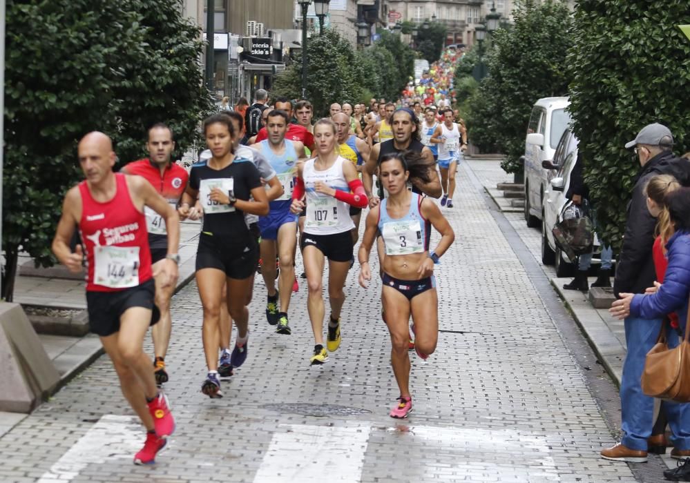 La carrera Vigo +11 llena la ciudad de deporte