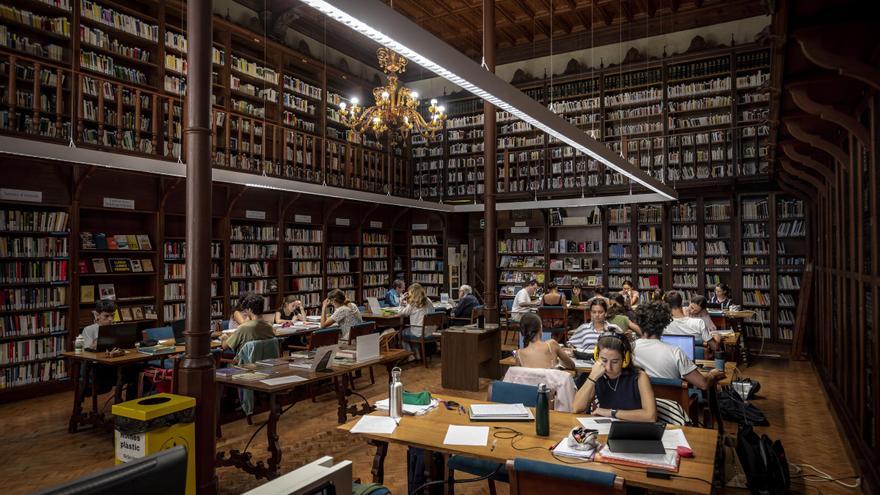 La Biblioteca de Cort acoge un taller para crear nuevos artículos sobre Palma en la Viquipèdia