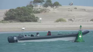 Las 'gomas' vuelven a la costa de Cádiz para refugiarse del temporal Nuria: "Los narcos son dueños de estas aguas"