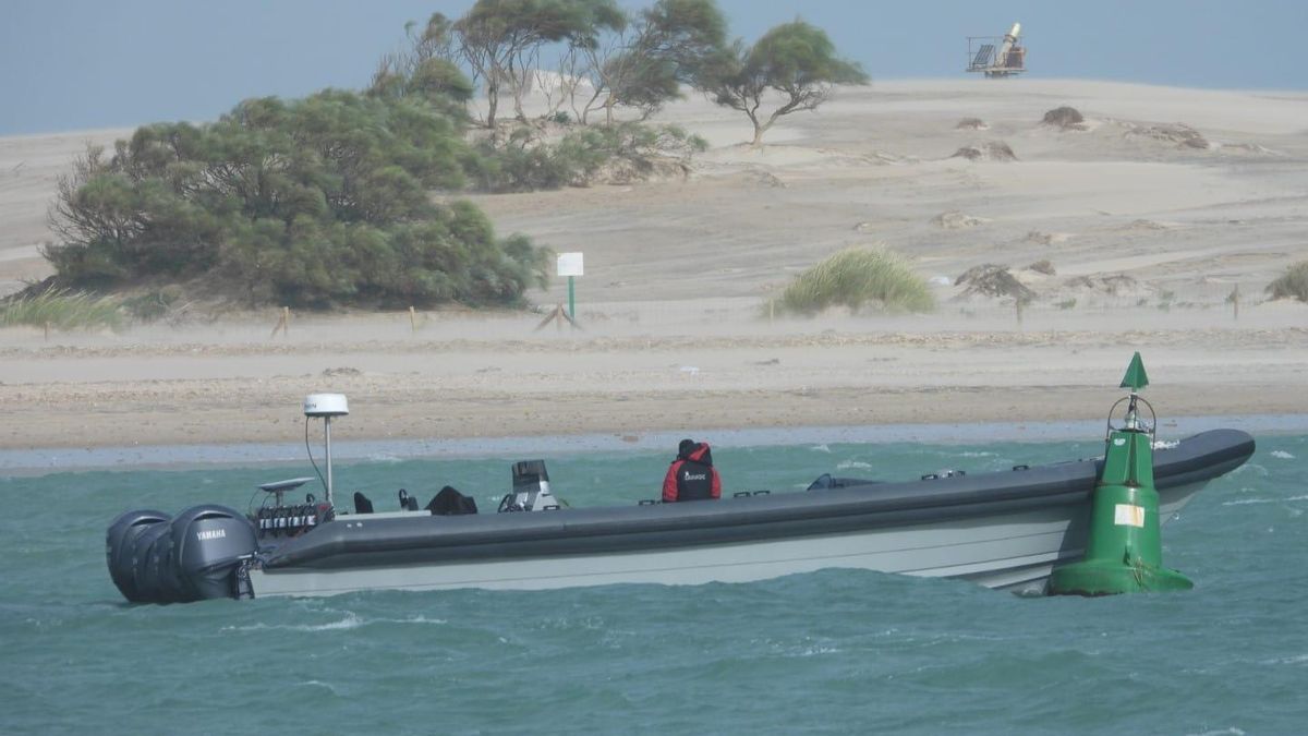 Imagen de una narcolancha en Chiclana de la Frontera el 4 de abril.