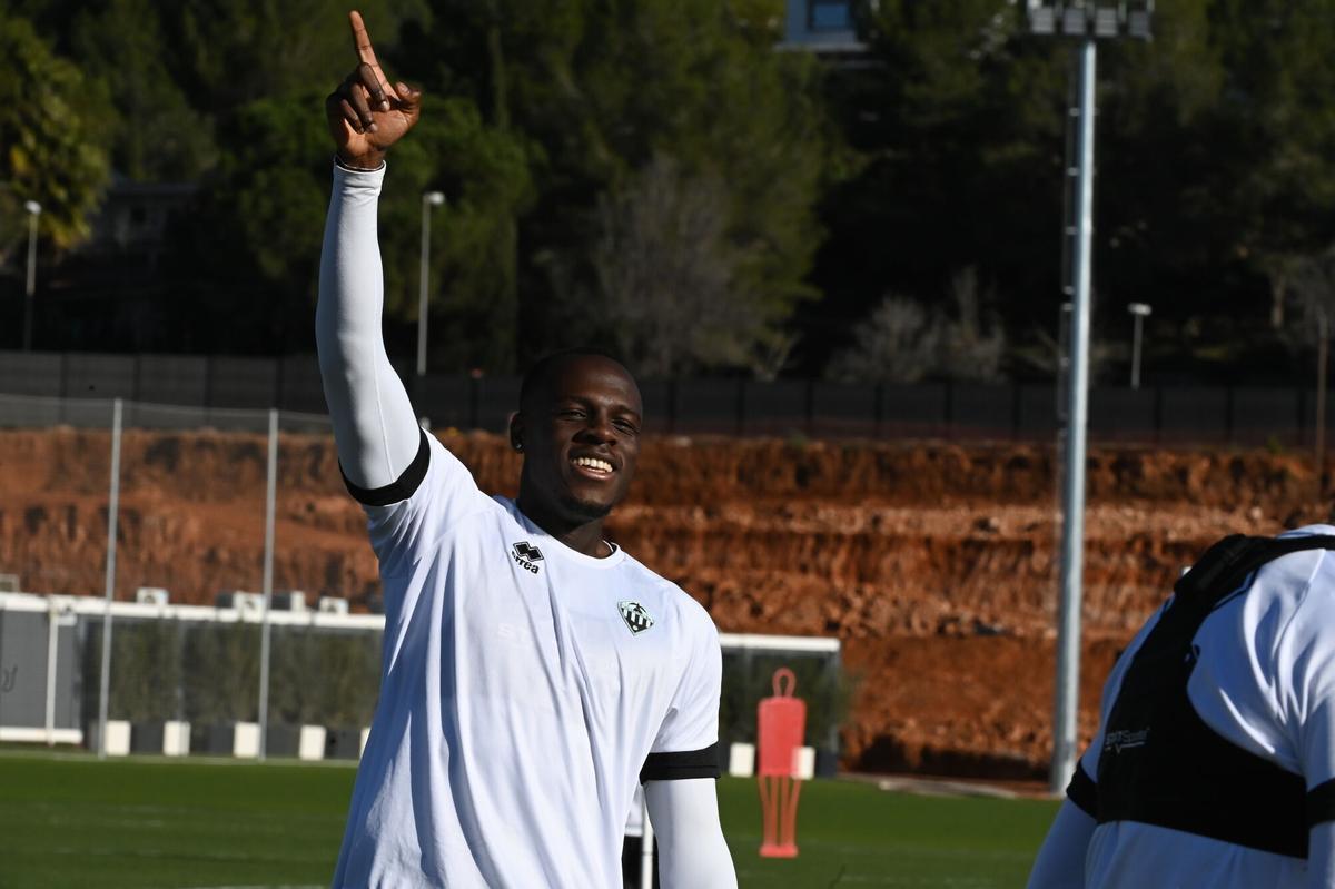El equipo de Pablo Hernández se ejercita en la ciudad deportiva Globeenergy