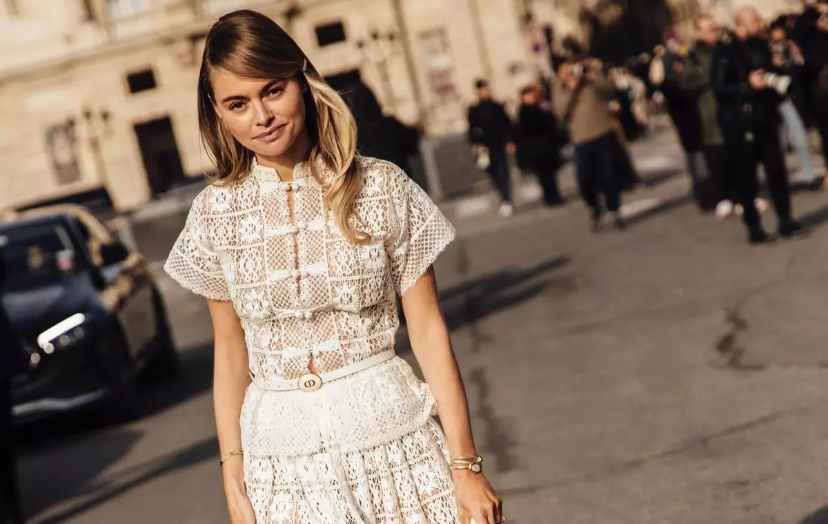 Lucirás impecable con estos 7 vestidos midi de Stradivarius: perfectos para ir a la oficina 3 Moncloa Cambio de armario: de capas a vestidos frescos