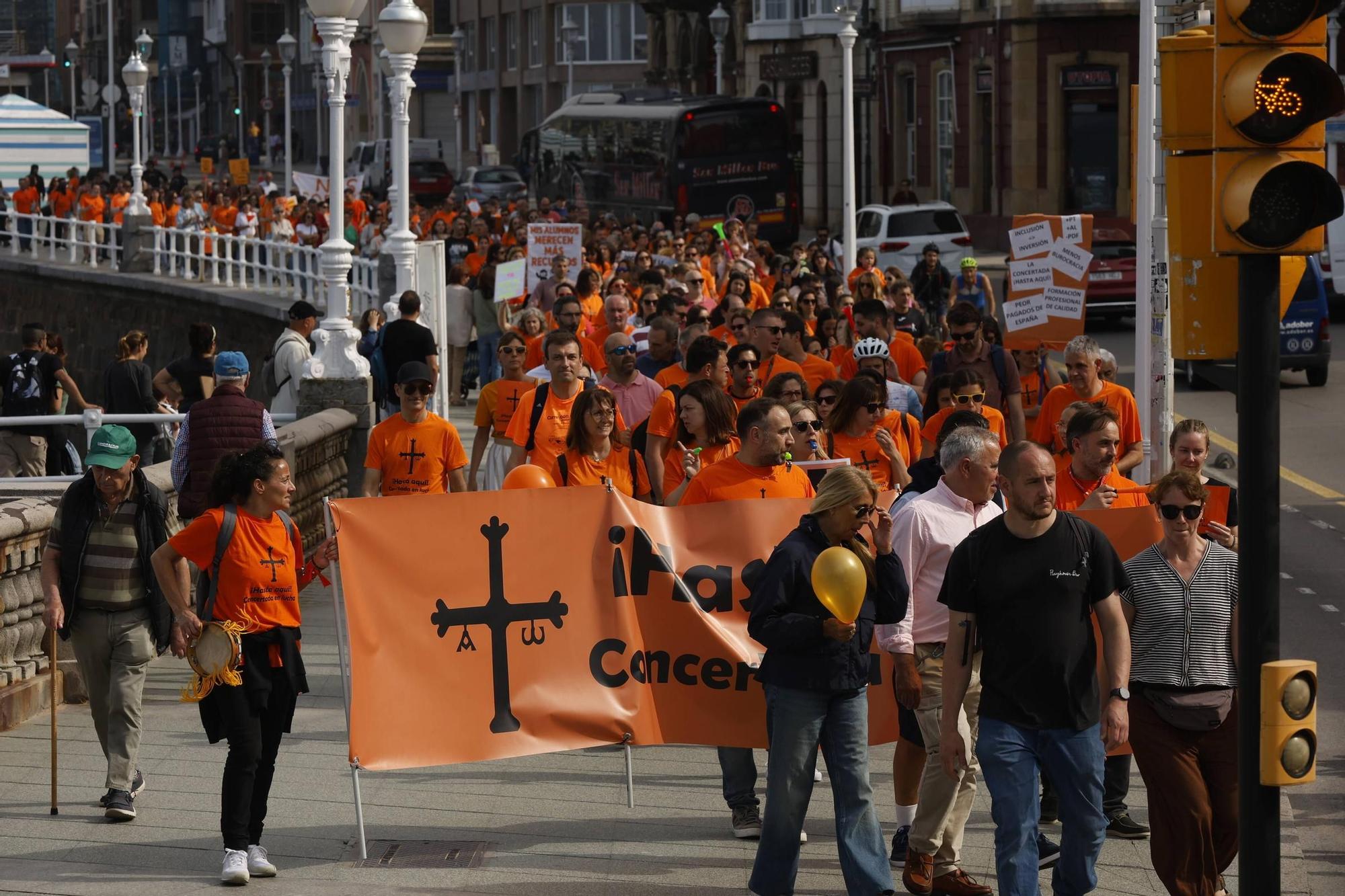 Así fue la gran concentración en Gijón por la educación concertada (en imágenes)