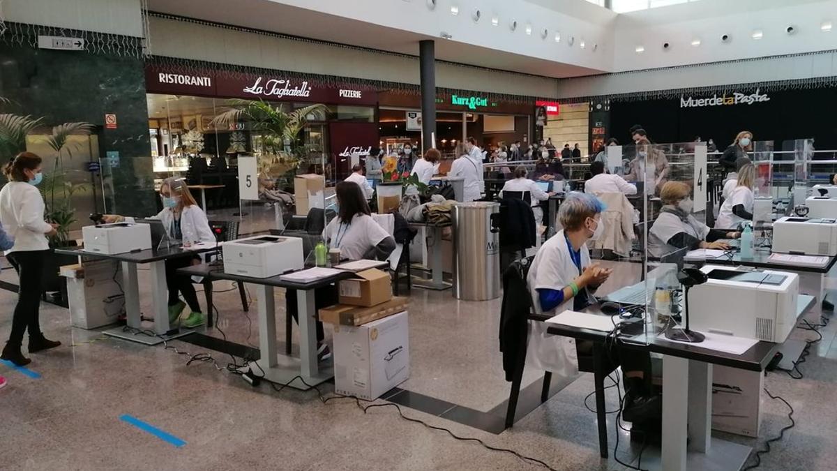 Pruebas PCR en el centro comercial Mataró Parc.