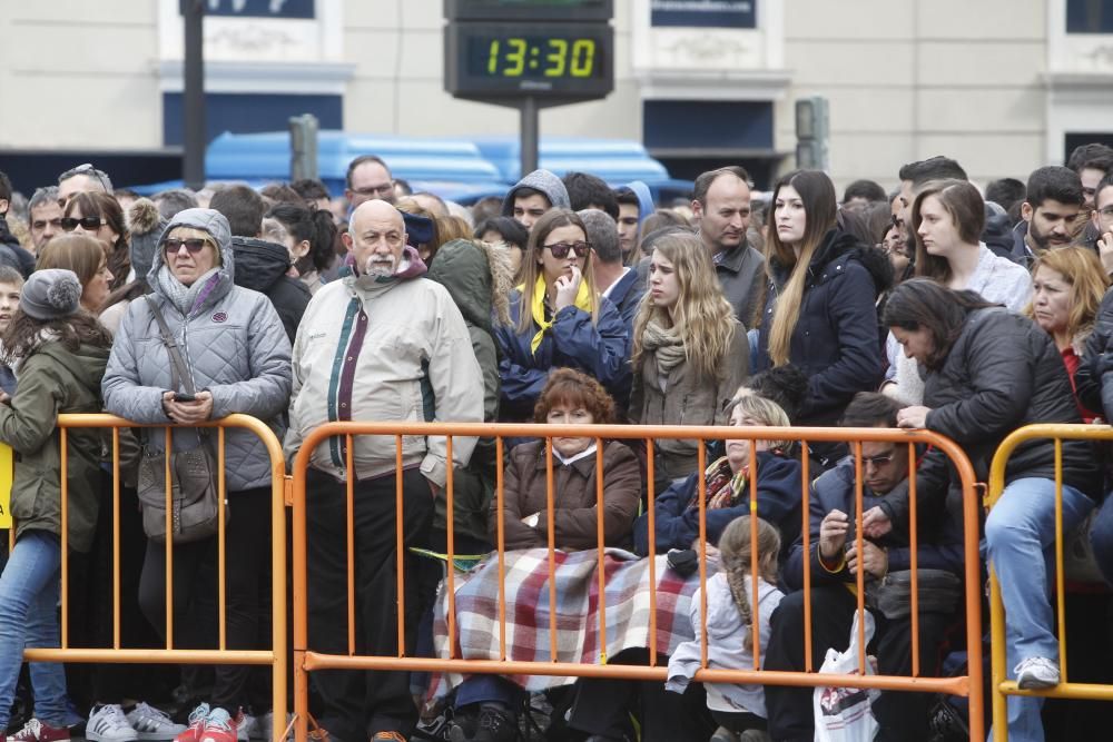 Ambientazo en la mascletà del día de la Crida