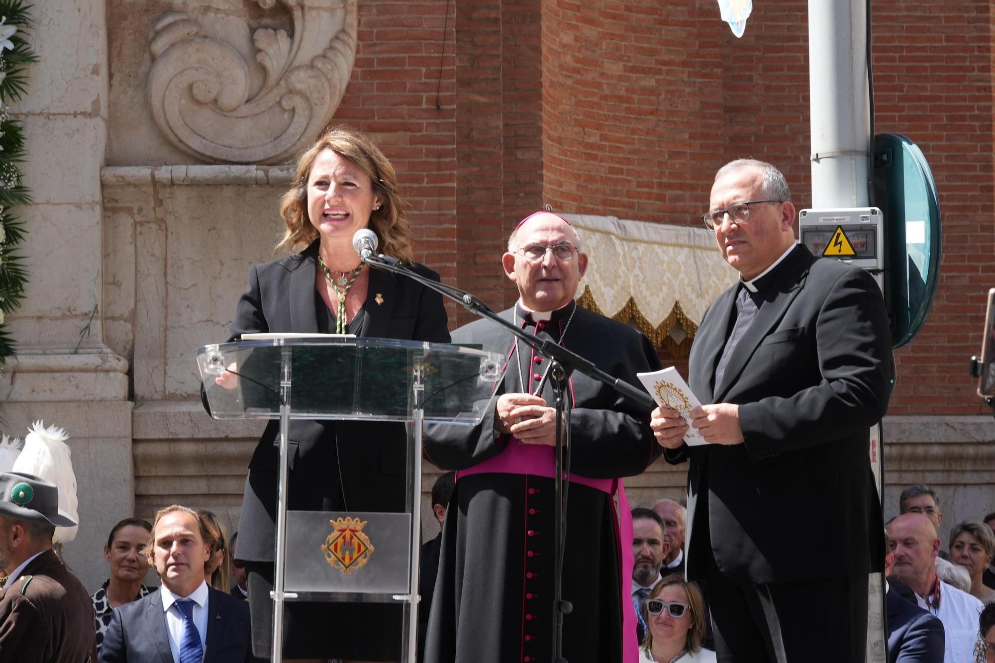 Galería de imágenes: La Virgen del Lledó sale de la basílica para ir a la ciudad