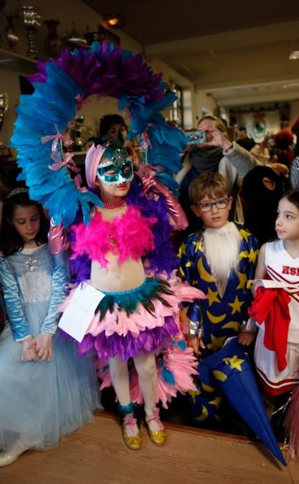 Concurso de carnaval en el Centro Social de La Corredoria