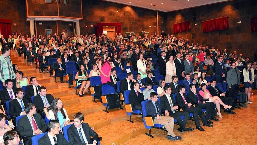 Estudiantes de Telecomunicación y Comercio celebran su graduación