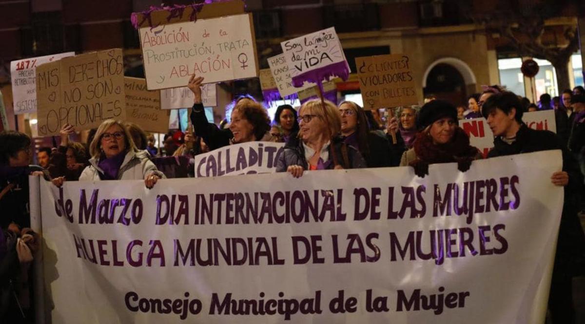 La manifestación que recorrió la avenida Cosculluela resultó un éxito de convocatoria. | SERVICIO ESPECIAL