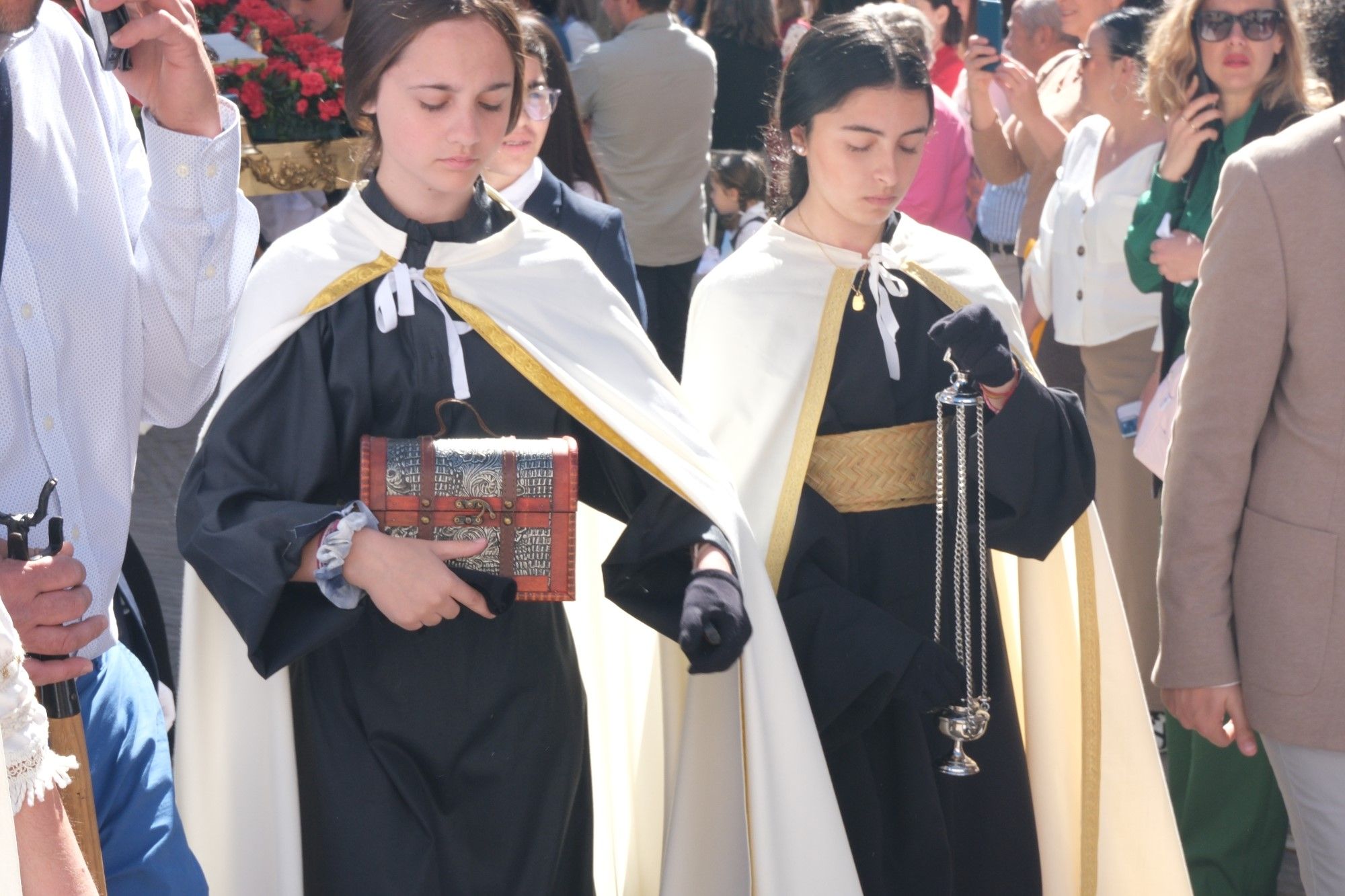 Concentración de tronos chicos en Antequera