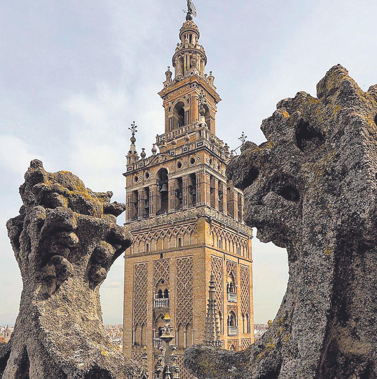 La Giralda de Sevilla, torre de la catedral que forma el Patrimonio junto al Alcázar y el Archivo de Indias.