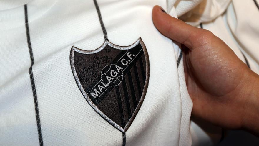 Imagen de archivo de un detalle de una camiseta del Málaga CF