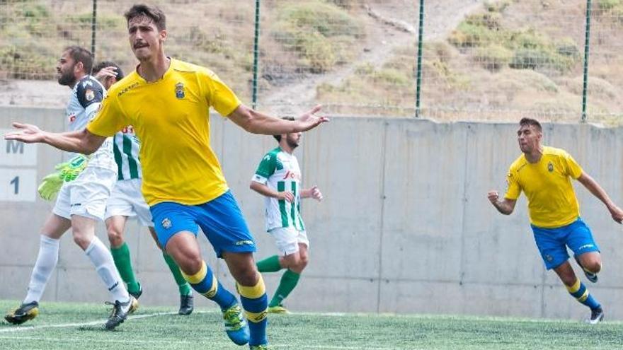 Manu Dimas celebra el primer tanto.