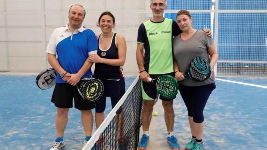 Dues de les parelles mixtes que van participar en la jornada d&#039;ahir del torneig.