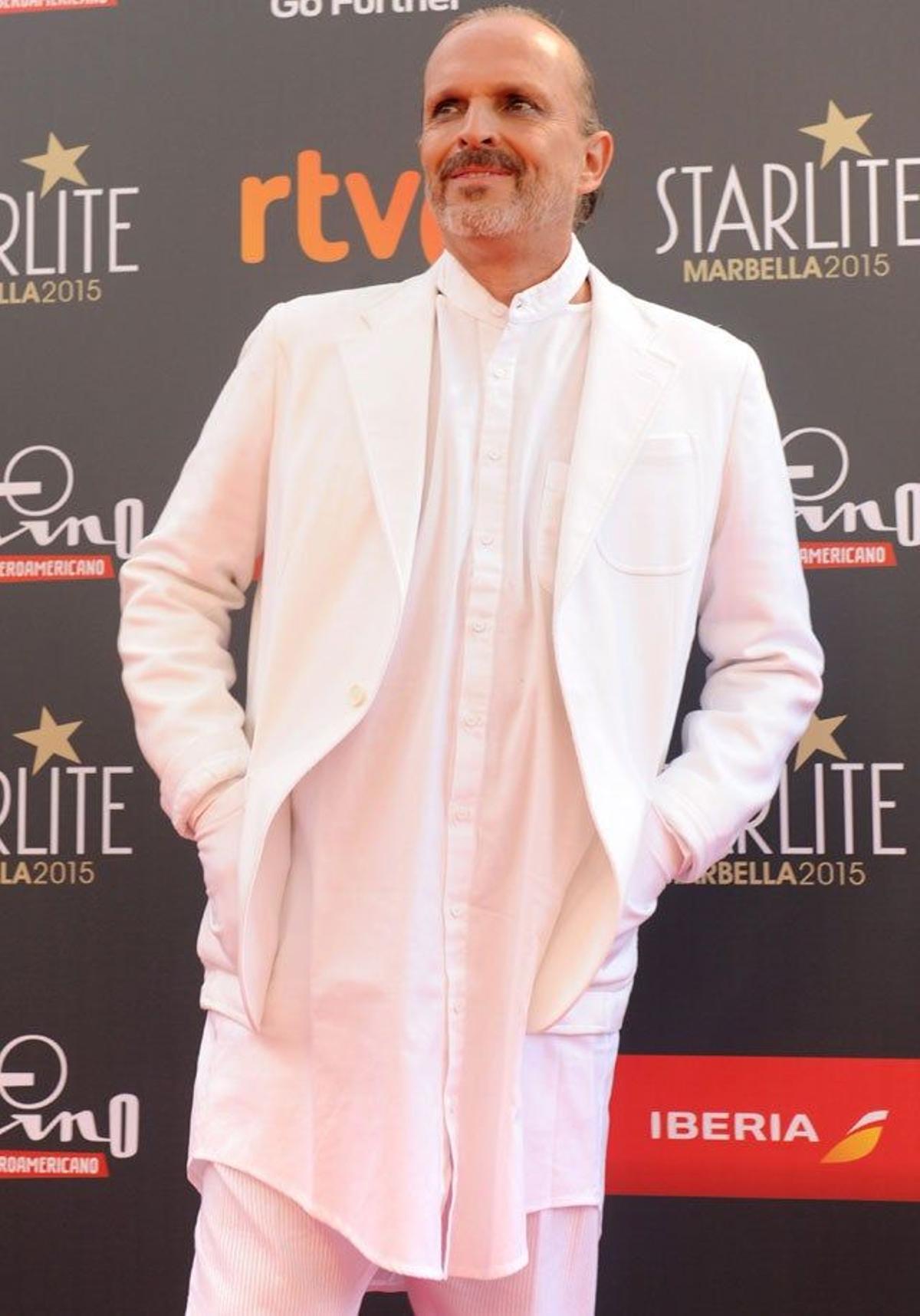 Miguel Bosé en la alfombra roja de los Premios Platino 2015