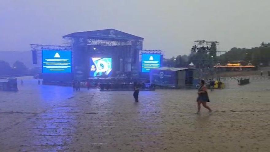 El temporal de lluvia y granizo interrumpe O Gozo Festival
