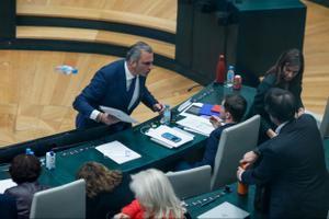 Ortega Smith increpa a Eduardo Rubiño en el pleno del Ayuntamiento de Madrid