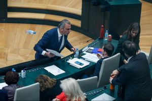 Ortega Smith increpa a Eduardo Rubiño en el pleno del Ayuntamiento de Madrid