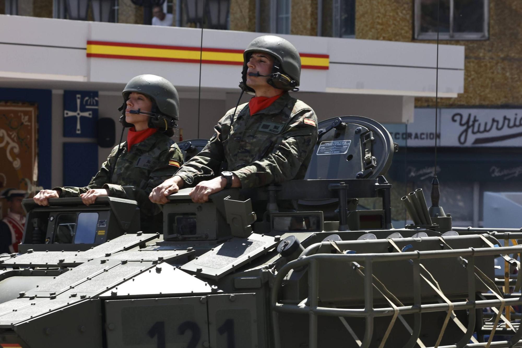 EN IMÁGENES: Así fue el multitudinario desfile en Oviedo por el Día de las Fuerzas Armadas