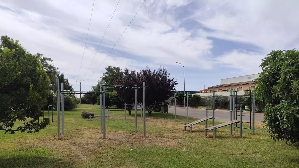 Montehermoso abre un parque de calistenia para realizar ejercicio al aire libre
